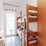 Hak Apartment Vir