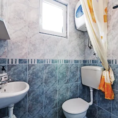 Hak Apartment Vir